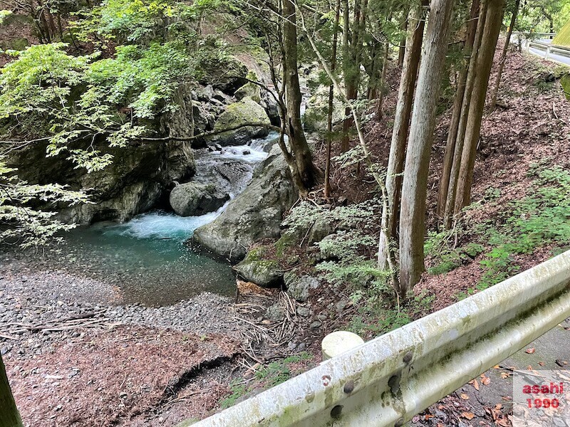 神流川-中ノ沢-釣り-ポイント 大岩