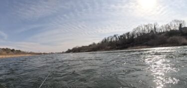 群馬漁協の本流釣り(冬季ニジマス釣り場)：転んでリールを落として大変な日でした